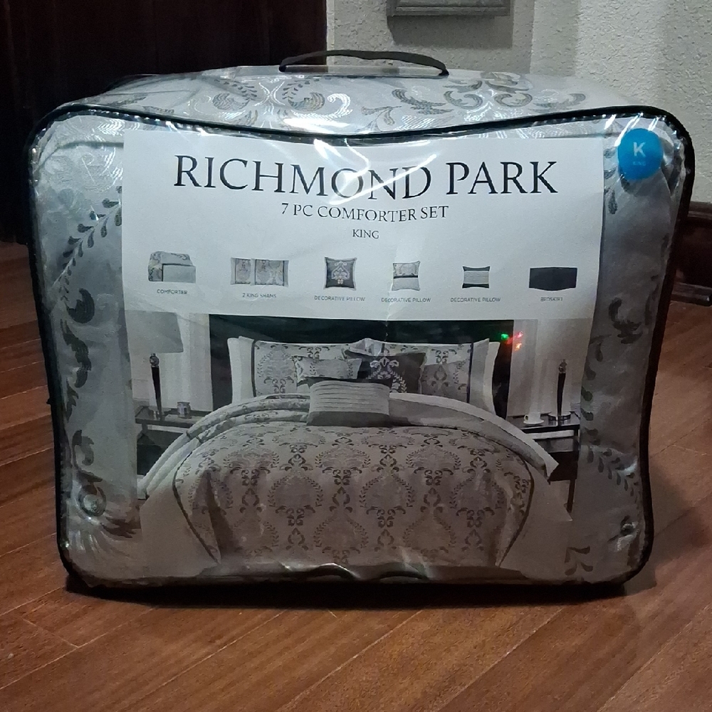 Richmond Park Silver and Gray Comforter Set